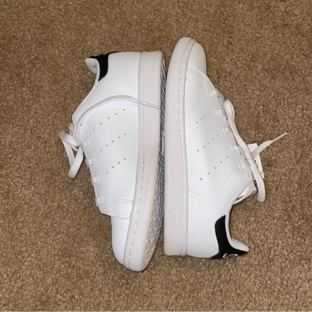 Adidas Classic White Lace-Up Sneakers - Picture 4 of 6